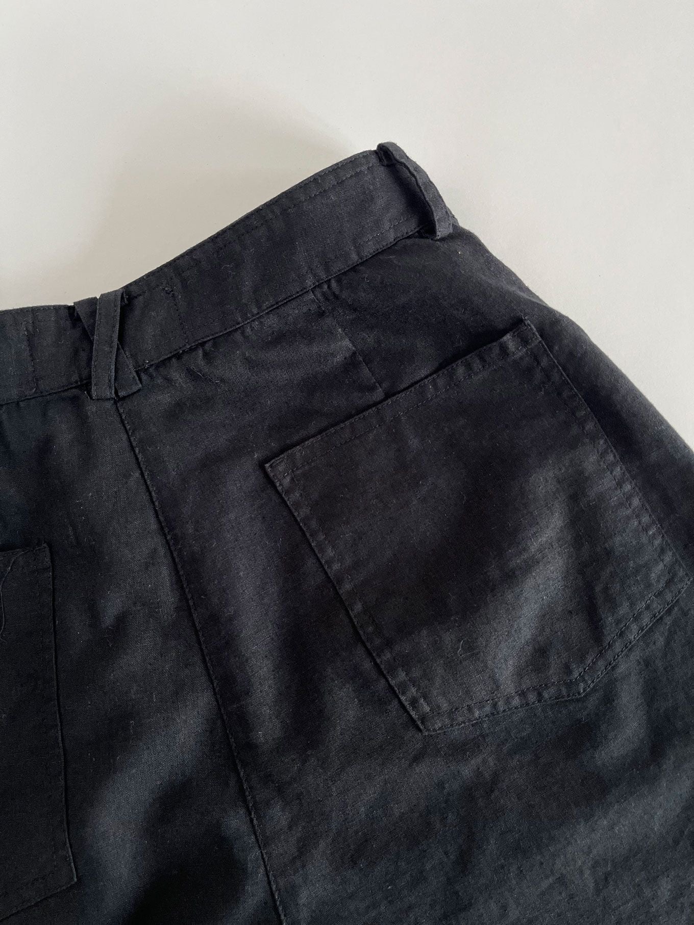 EMMIE - Organic Linen Cotton Shorts - Black - Image 5