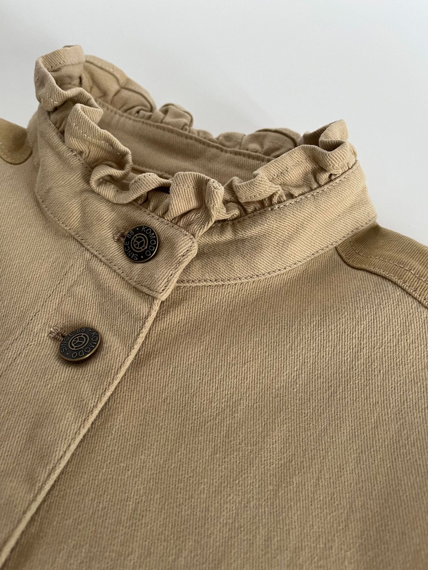 RUFFLE - Organic Cotton Jacket - Dark Sand - Image 4