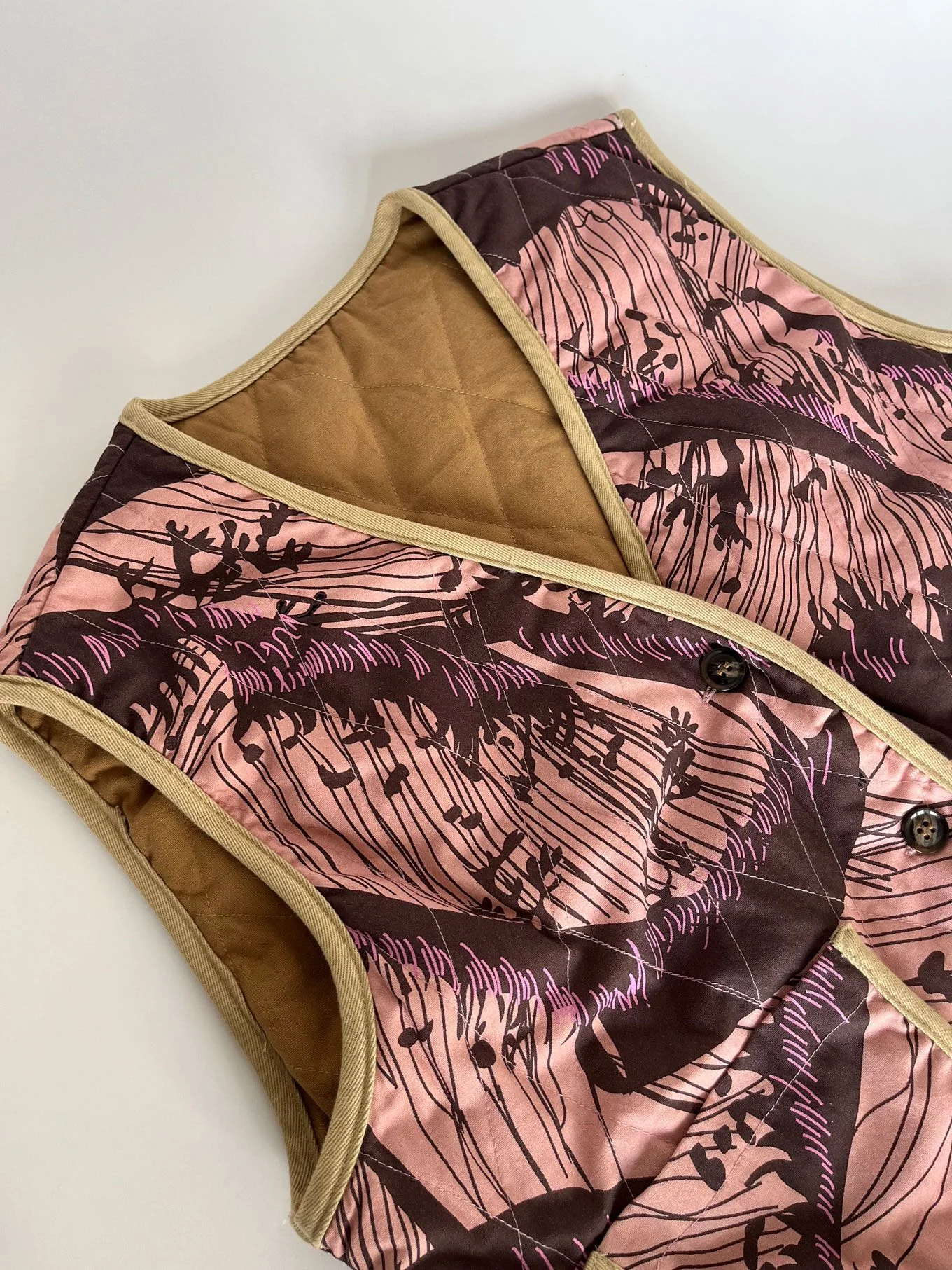 WAVE - Organic Cotton Reversible Gilet - Camel/Pink - Image 4